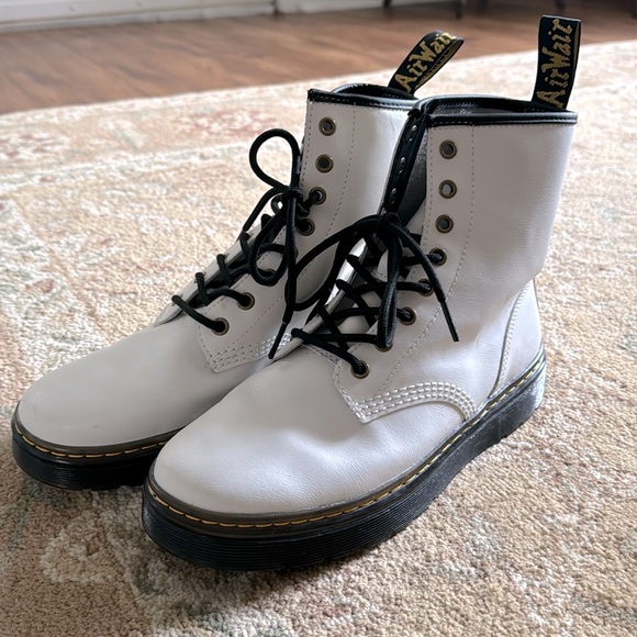 LIKE NEW! Dr. Martens white Combat Boot women’s size 9/ men’s size 8 - Picture 1 of 5